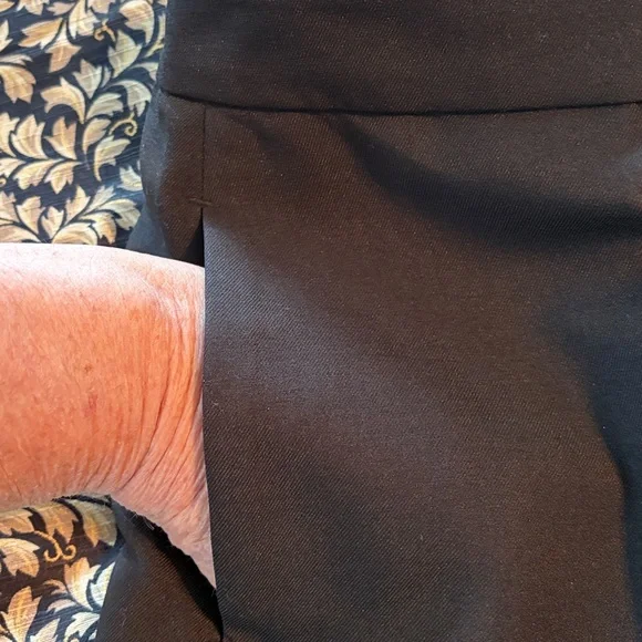 Kasper 2 Piece Classic Pant Suit - Picture 14 of 15